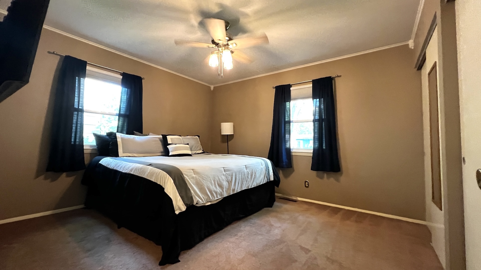 2603 Trafalgar Square Property Photo 6