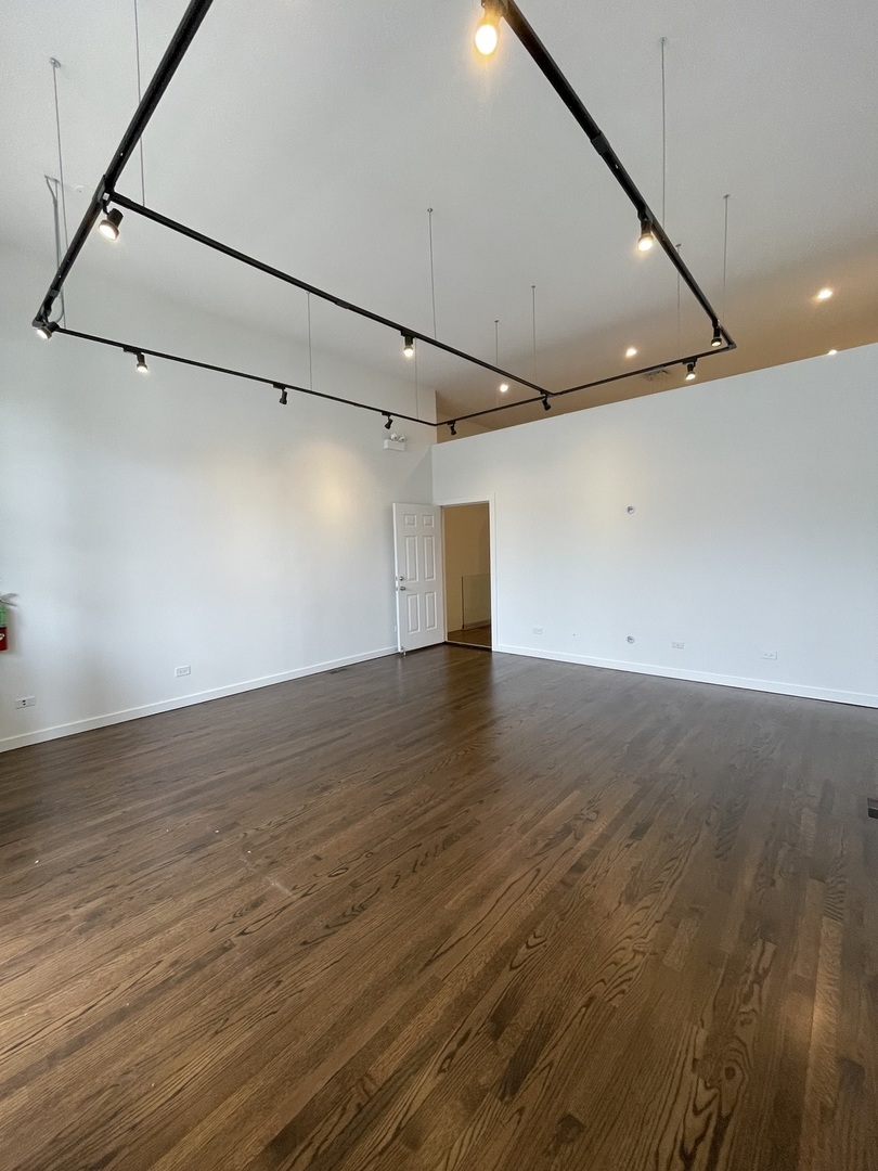 1451 N Ashland Avenue S Property Photo 4