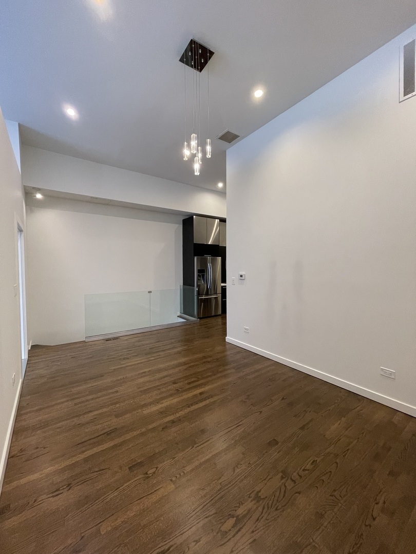 1451 N Ashland Avenue S Property Photo 6
