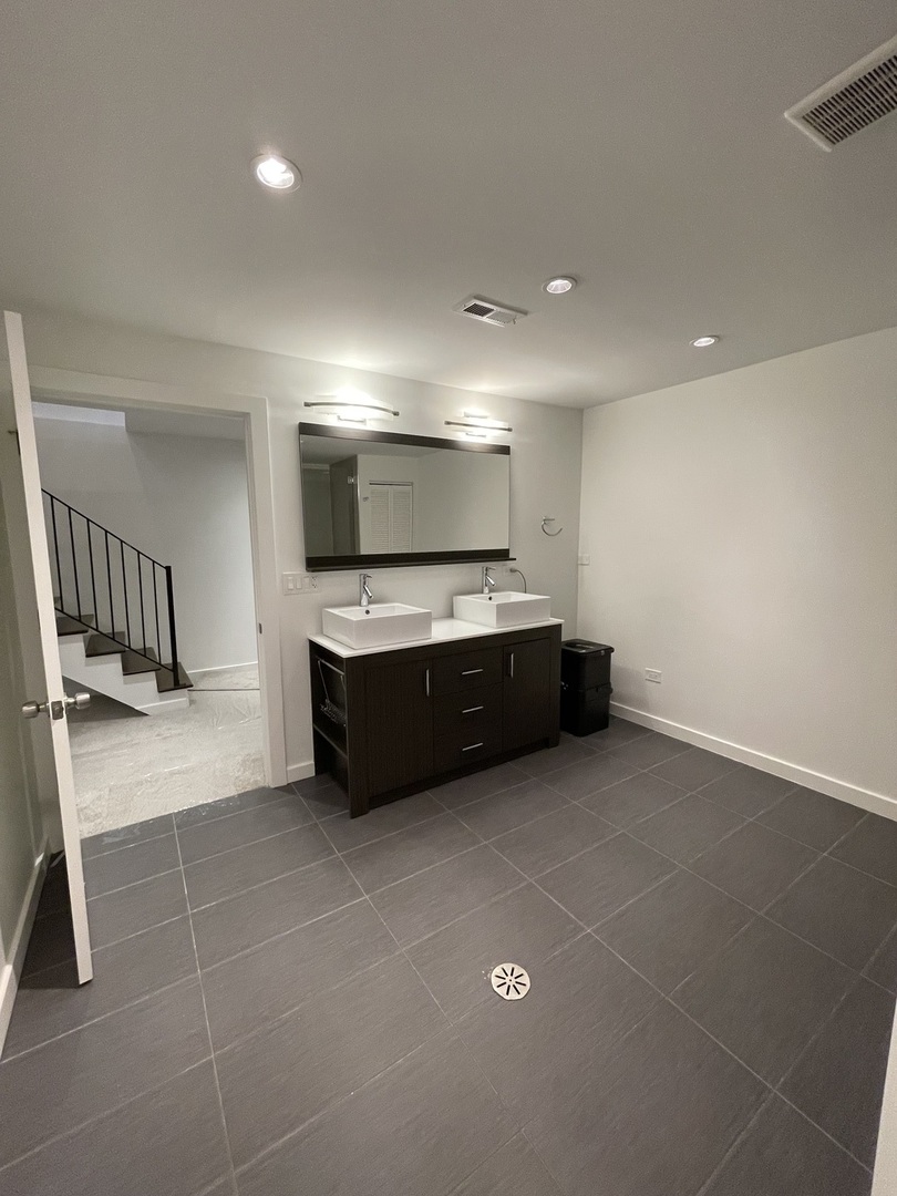 1451 N Ashland Avenue S Property Photo 20