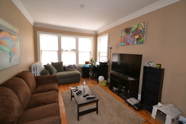 5023 N Winchester Avenue 3 Property Photo 10