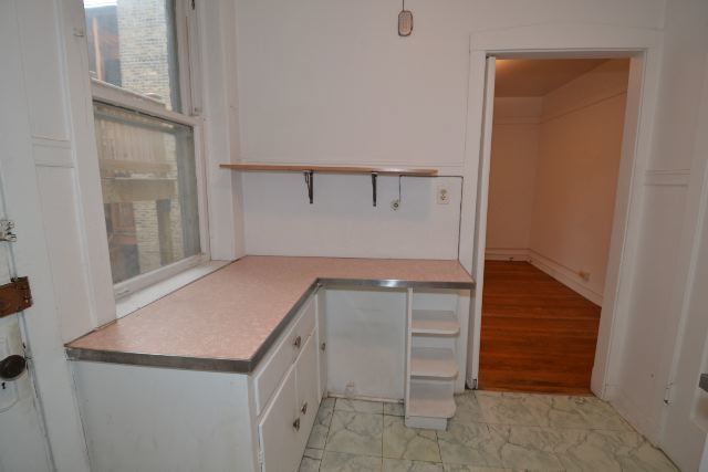 5021 N Winchester Avenue 2 Property Photo 5