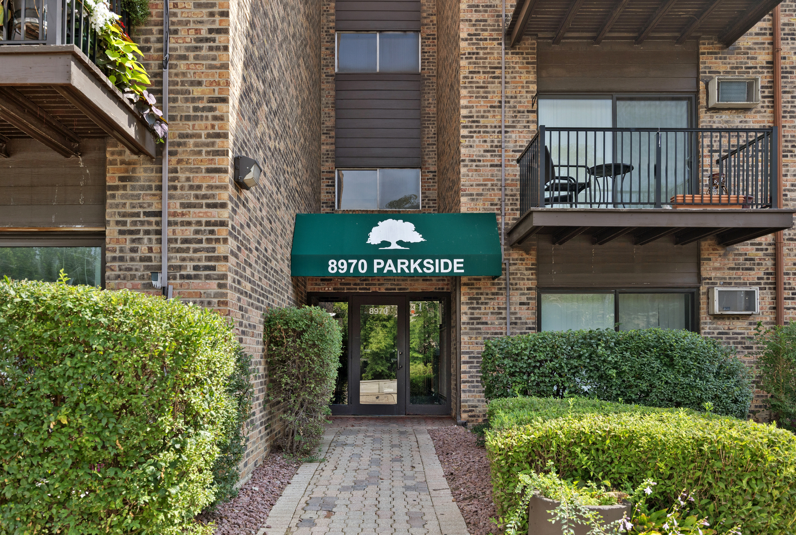 8970 N Parkside Avenue 304 Property Photo 2