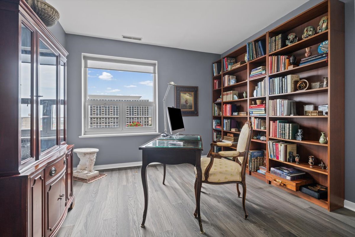 4350 N Broadway Street 1001 Property Photo 24