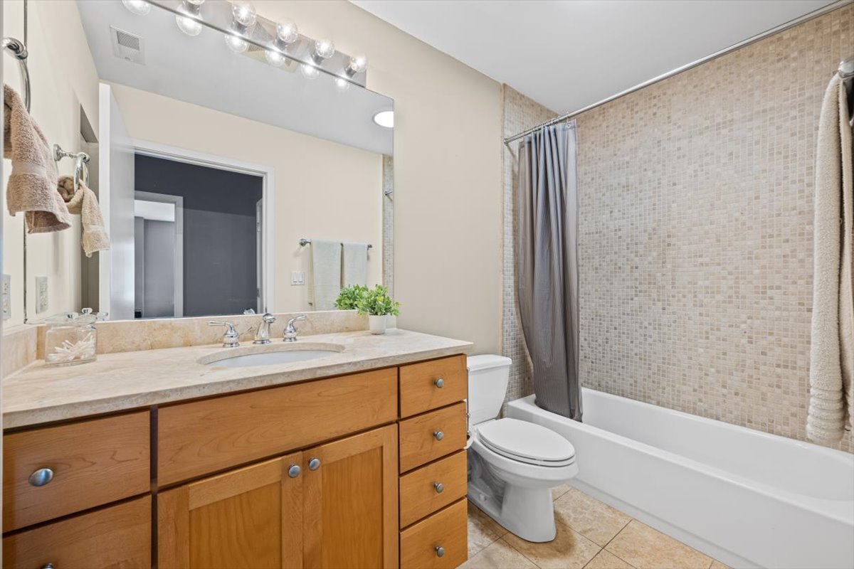 4350 N Broadway Street 1001 Property Photo 27