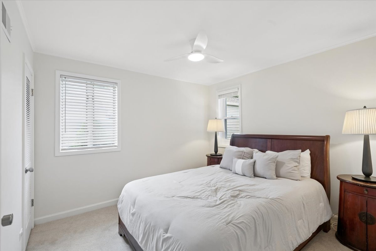 648 E Rockland Road Property Photo 10