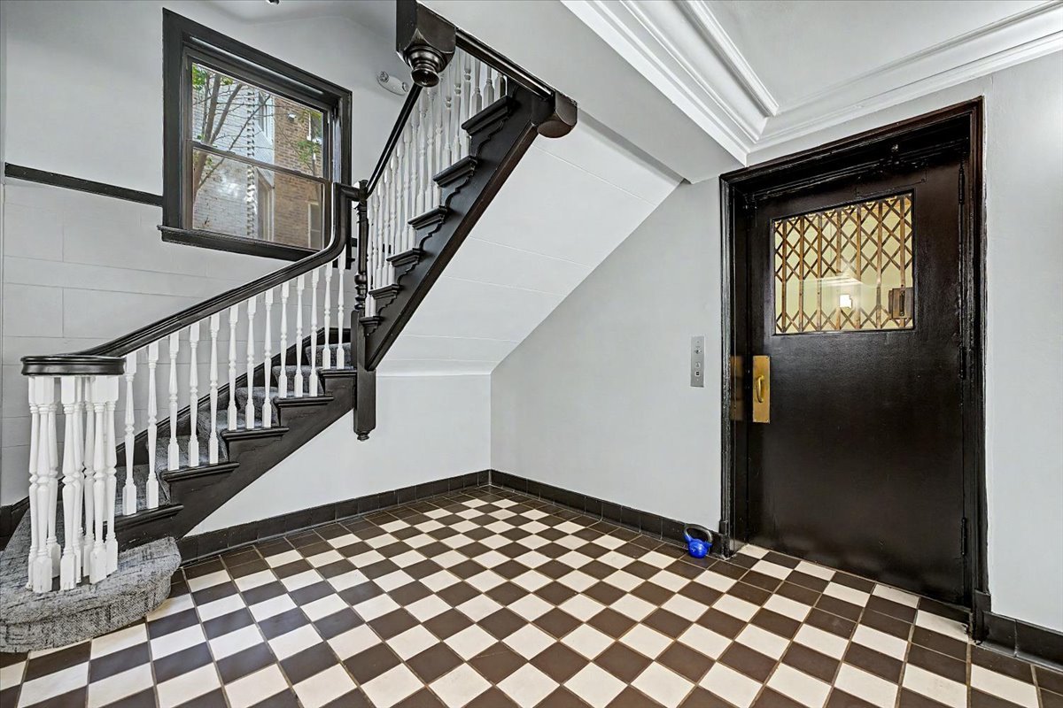 443 W Aldine Street 3 Property Photo 6