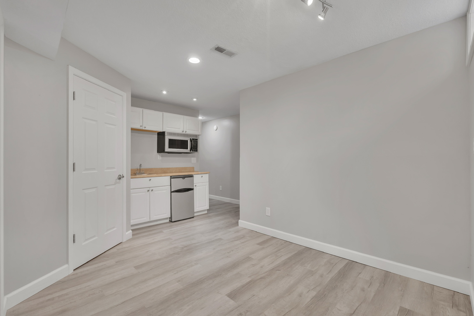 1848 Anderson Court Property Photo 3