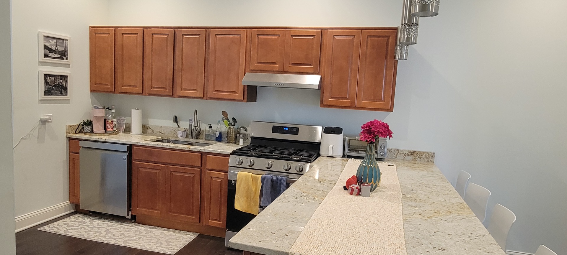 930 W Belmont Avenue 201 Property Photo 2