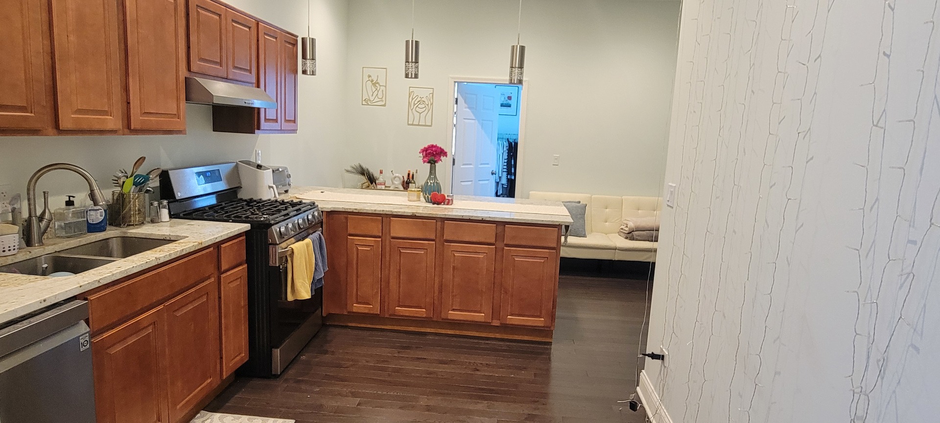 930 W Belmont Avenue 201 Property Photo 3