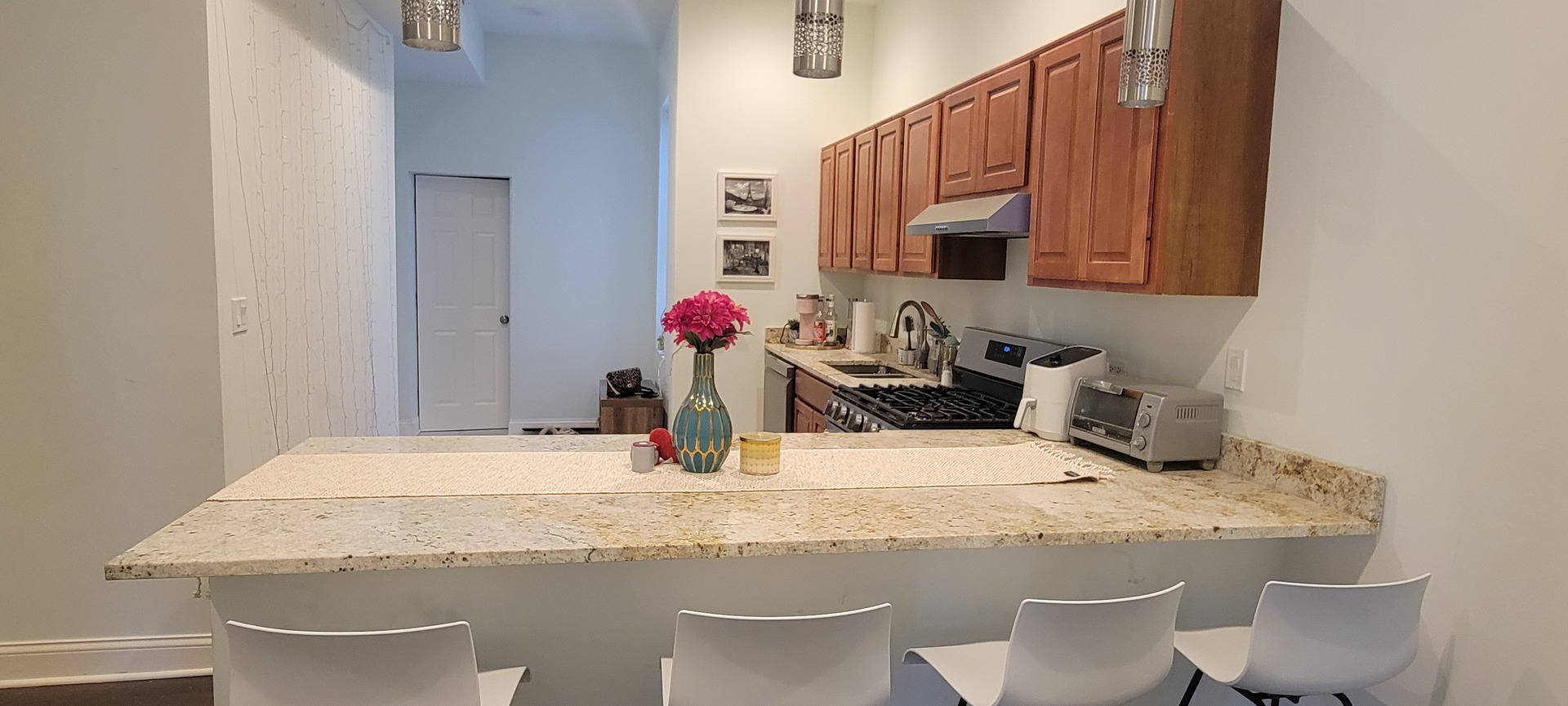 930 W Belmont Avenue 201 Property Photo 5