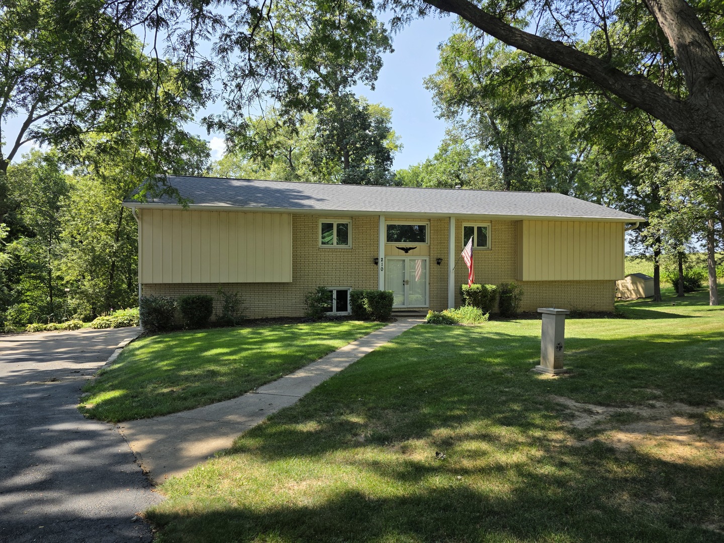 210 N Park Avenue Property Photo 1