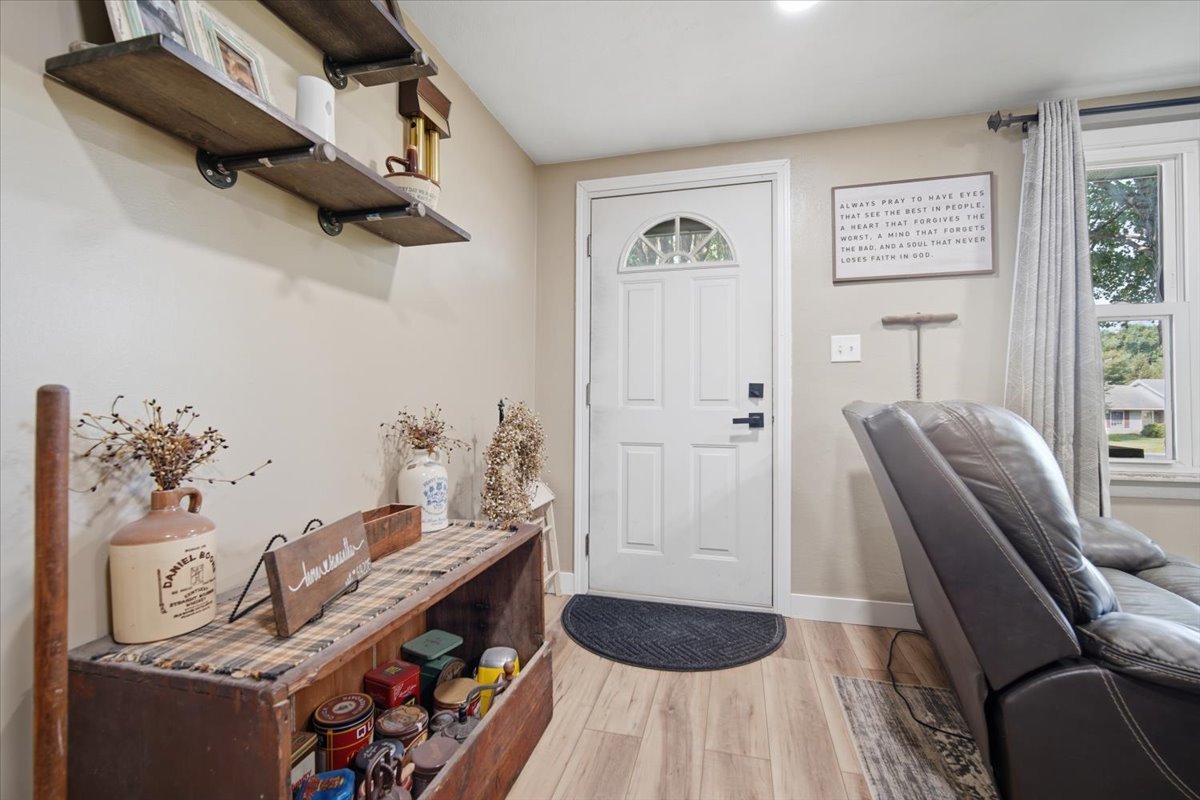 1524 Hickory Point Road Property Photo 4