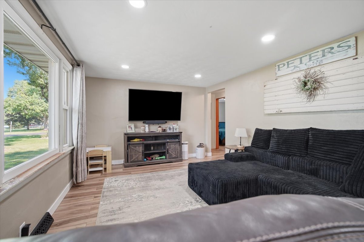 1524 Hickory Point Road Property Photo 6
