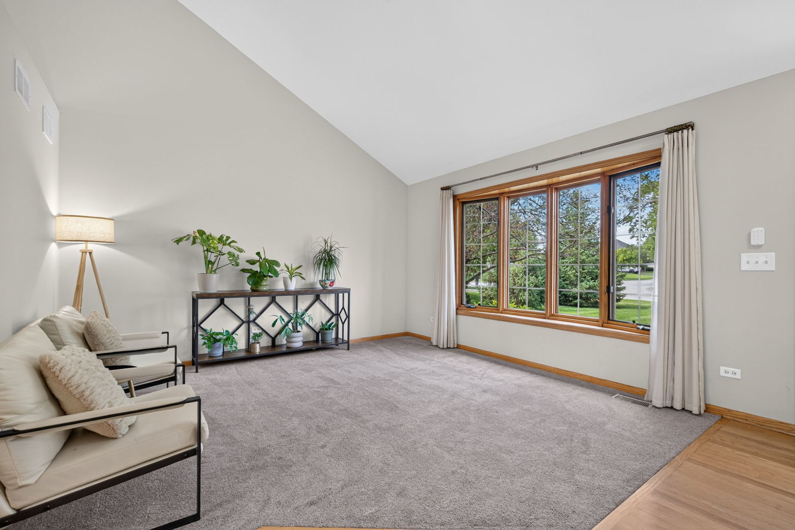 2730 Kingsway Avenue Property Photo 3