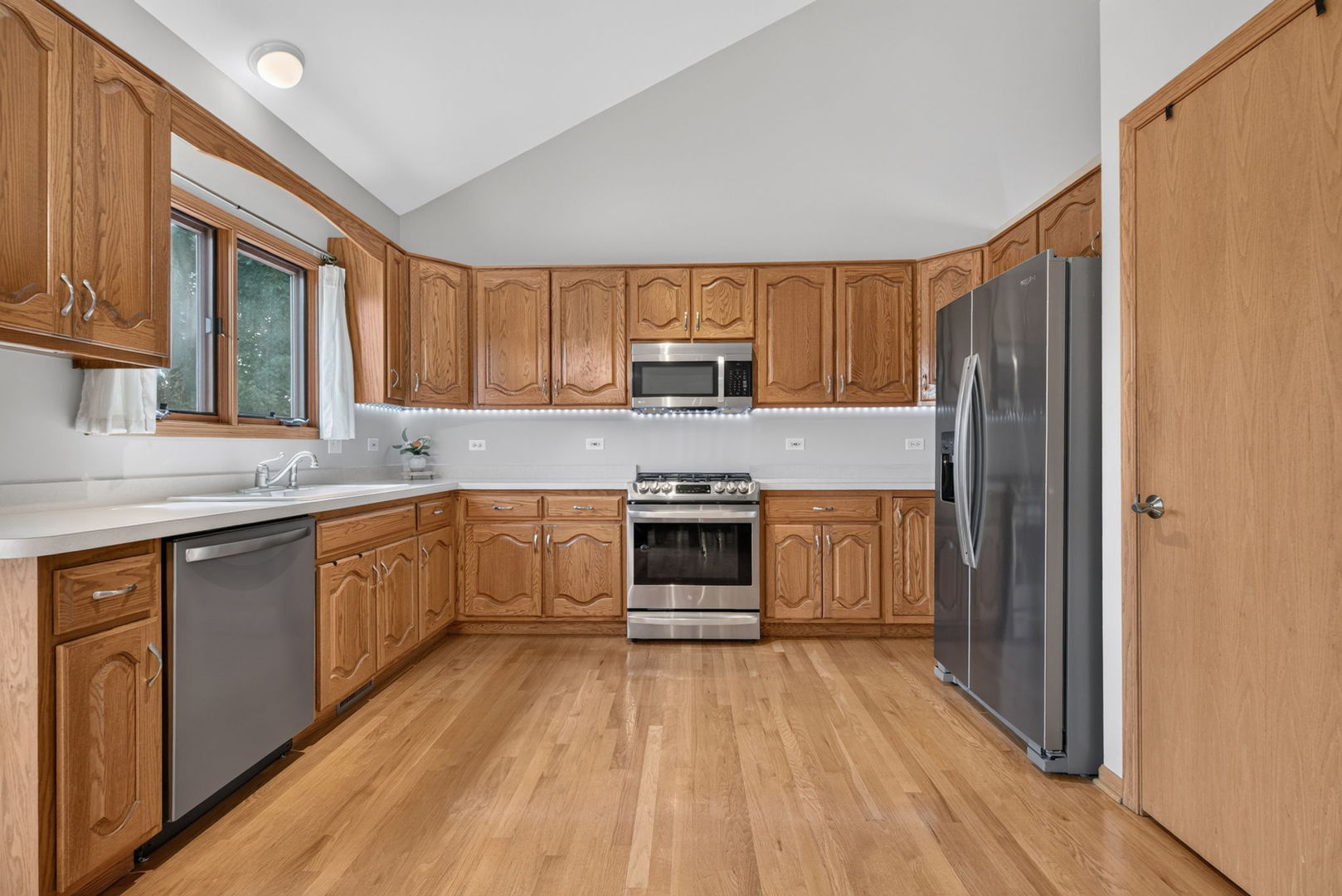 2730 Kingsway Avenue Property Photo 5