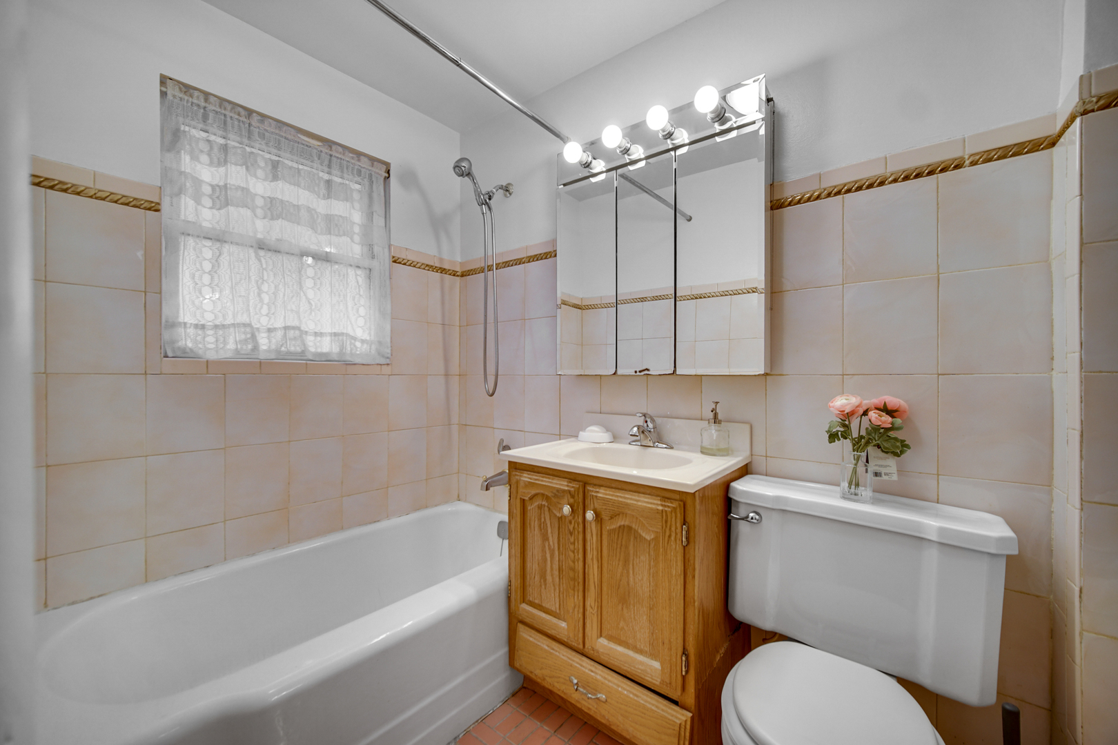 7621 S Perry Avenue Property Photo 7