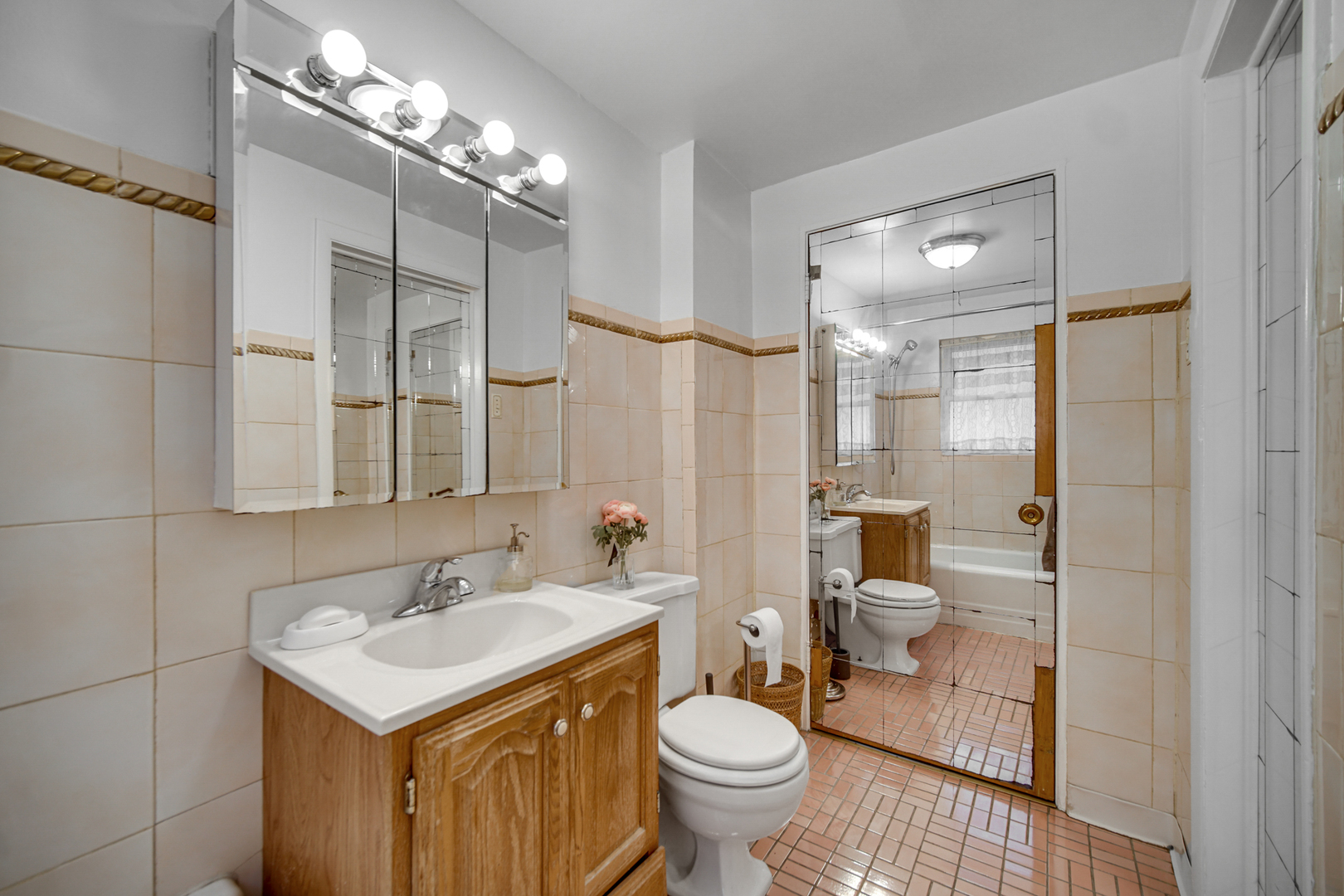 7621 S Perry Avenue Property Photo 8