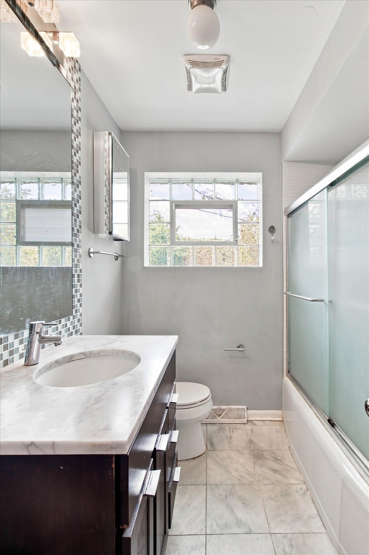 6105 N Lowell Avenue Property Photo 12