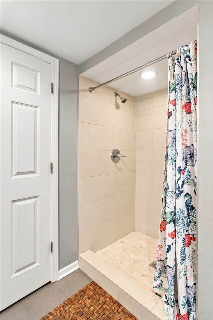 6105 N Lowell Avenue Property Photo 22