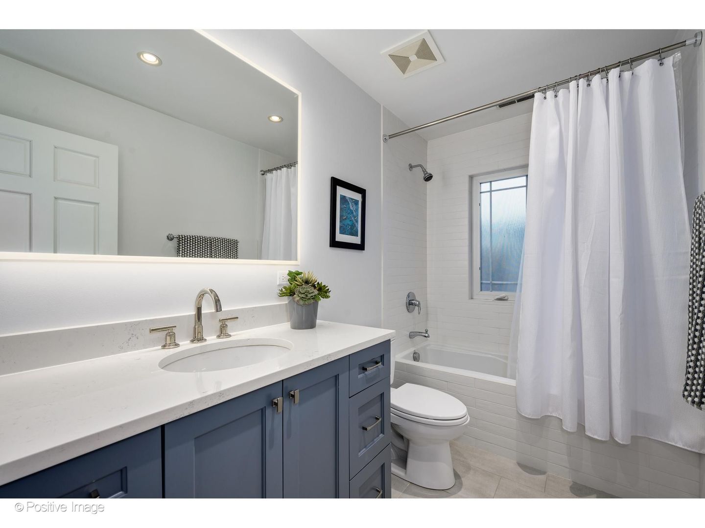 1844 W Barry Avenue Property Photo 32