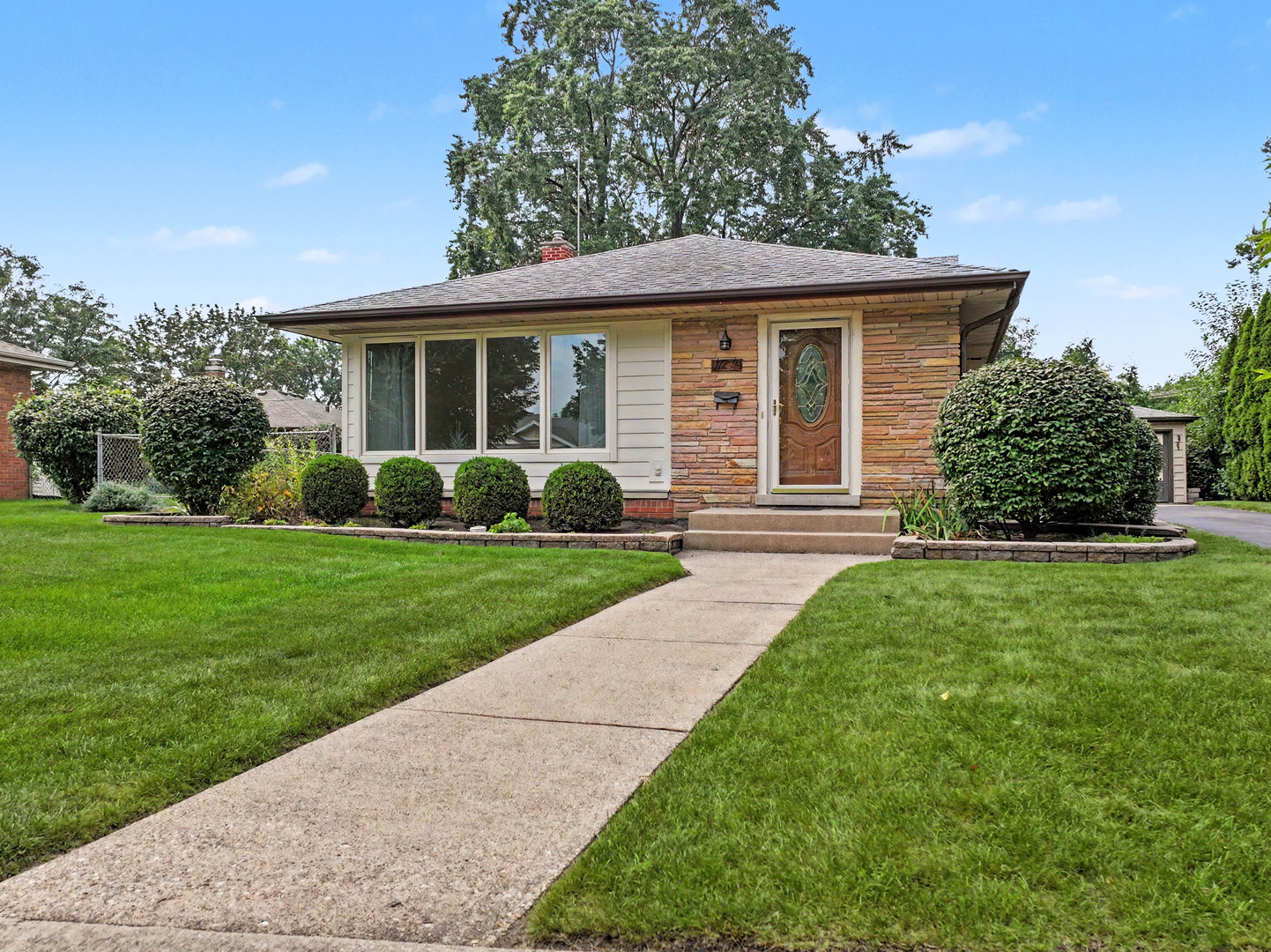 112 N Reuter Drive Property Photo 1