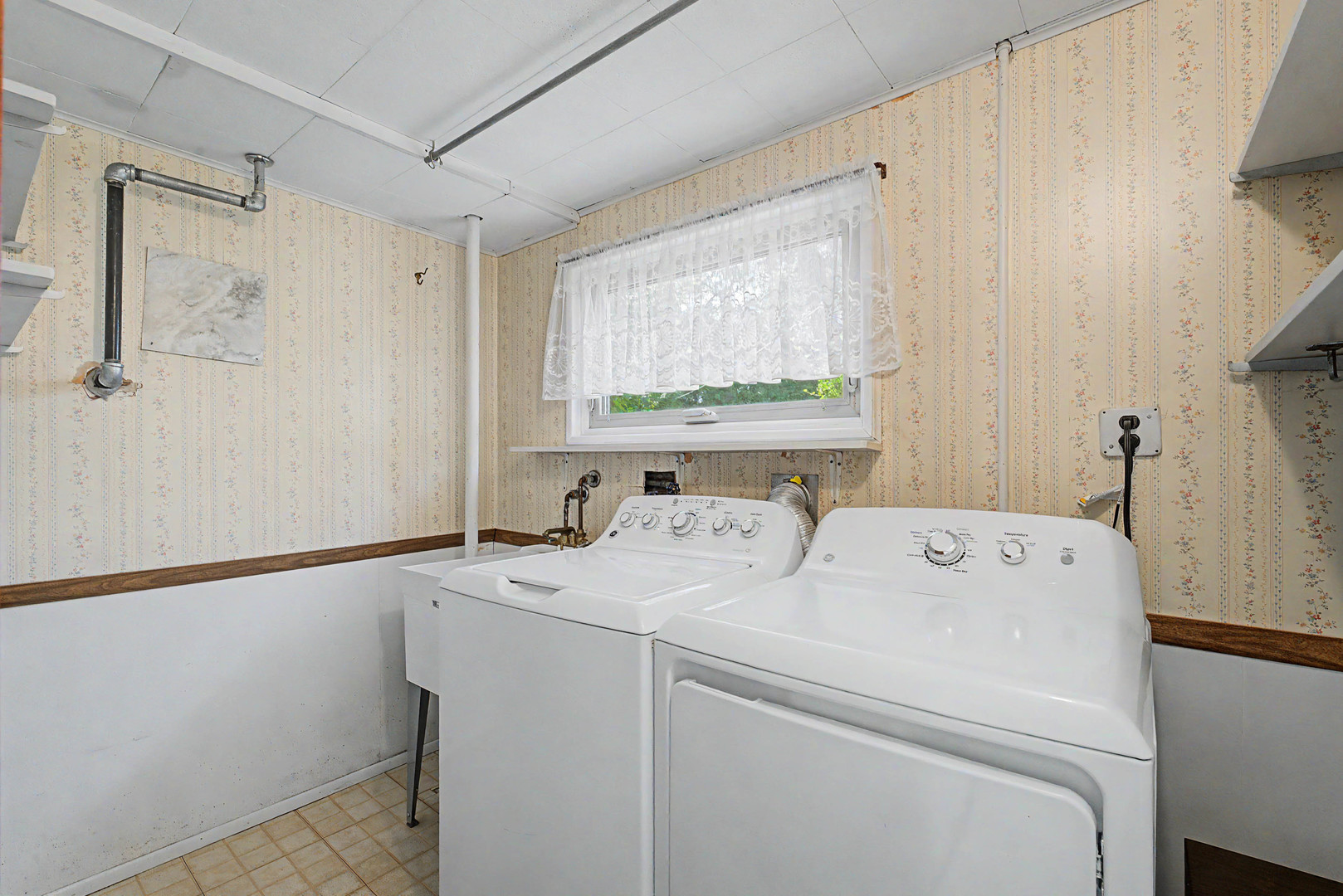 112 N Reuter Drive Property Photo 12