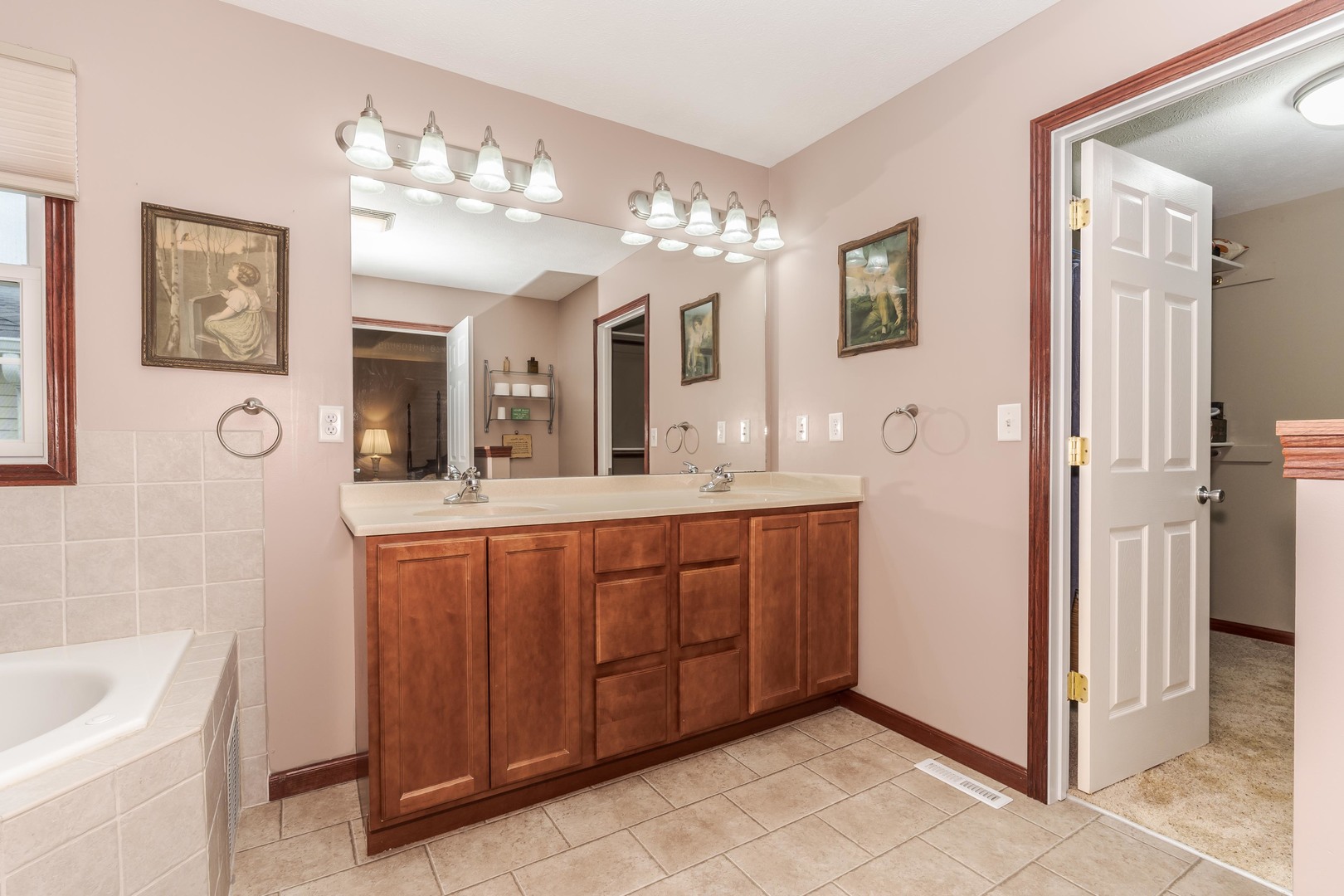 208 Whitetail Lane Property Photo 23