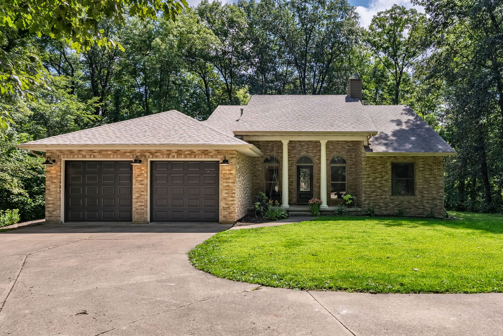 2247 Bentwood Drive Property Photo 1