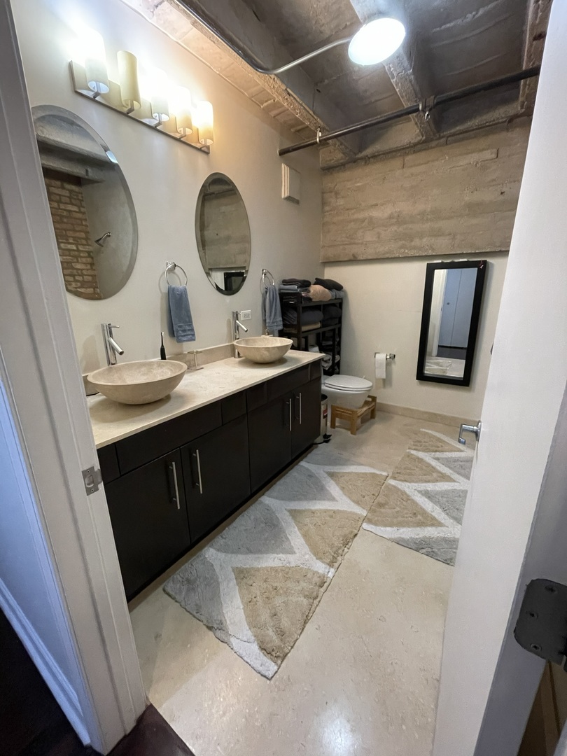 2545 S Dearborn Street 530 Property Photo 19