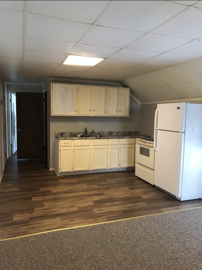 2 S Seminary Avenue Property Photo 7