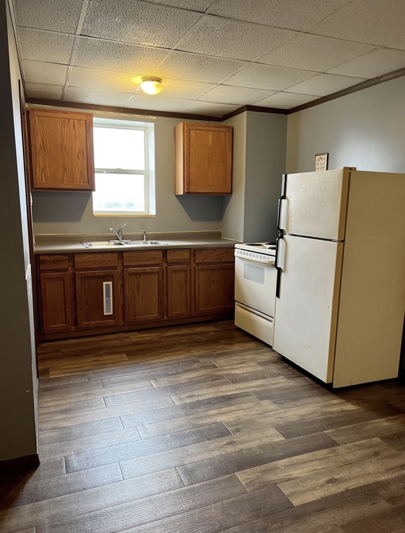 2 S Seminary Avenue Property Photo 8