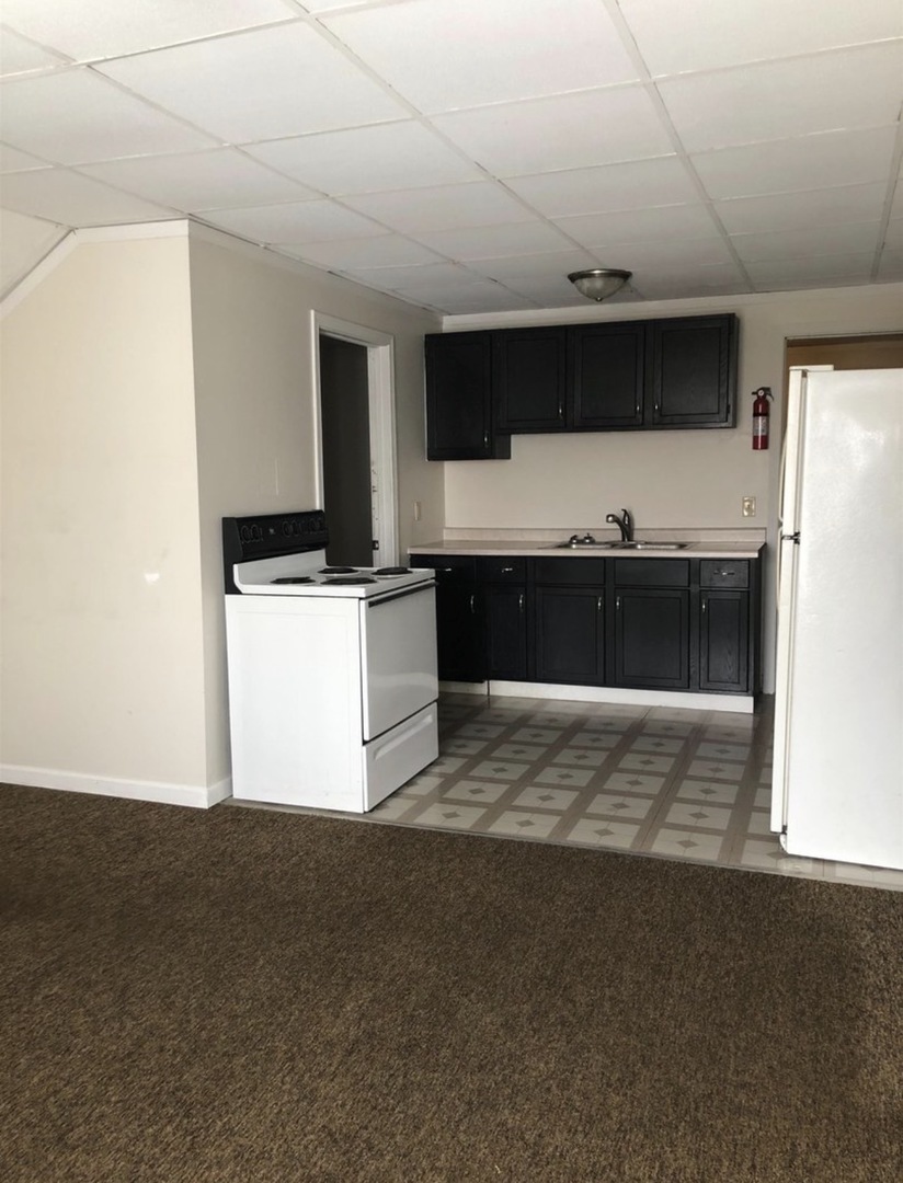 2 S Seminary Avenue Property Photo 10