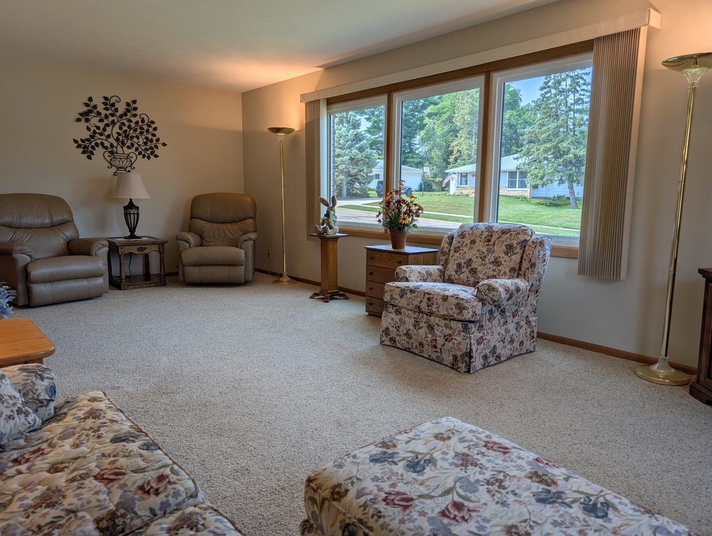 1358 Empire Court Property Photo 4
