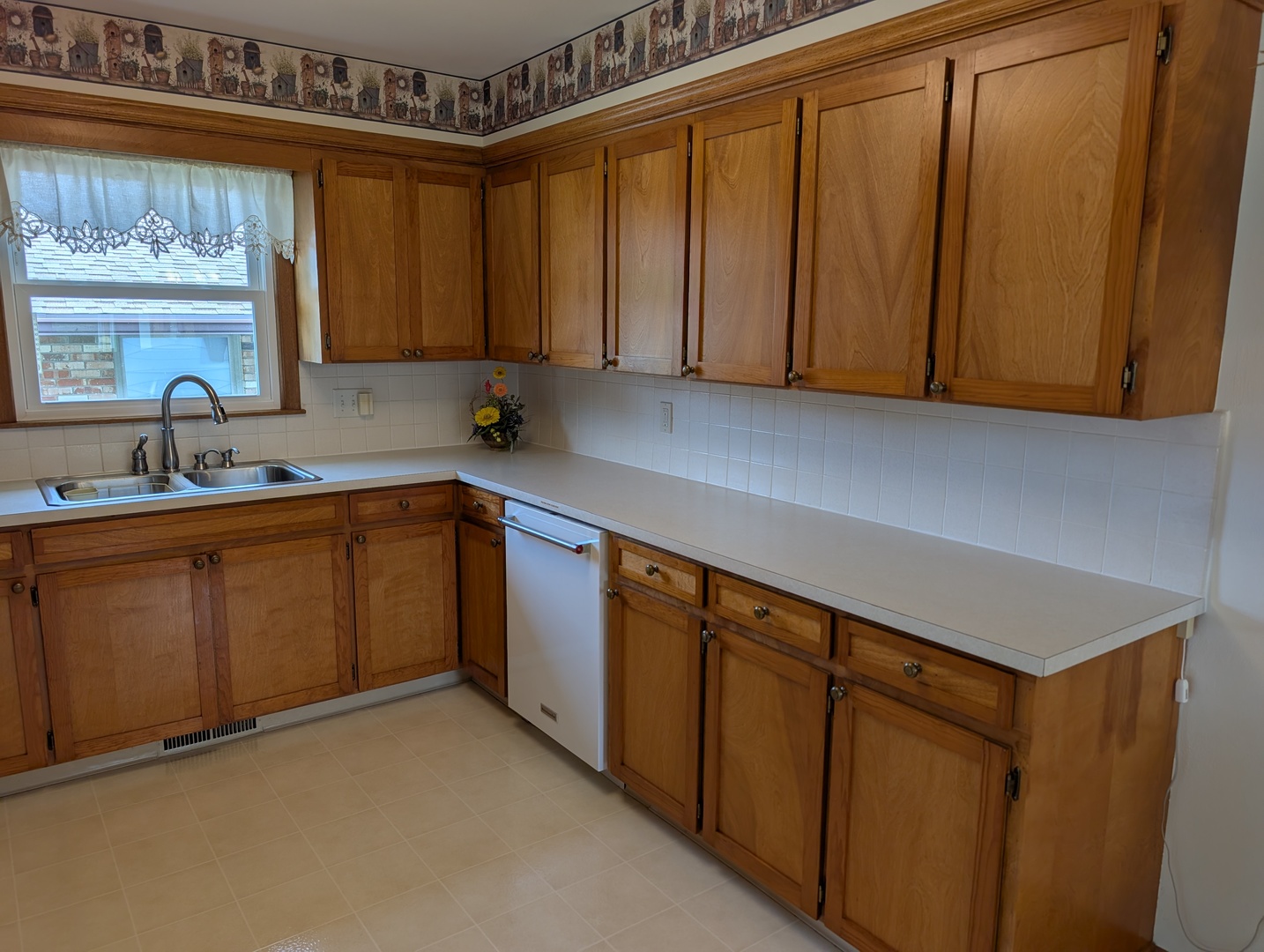 1358 Empire Court Property Photo 6