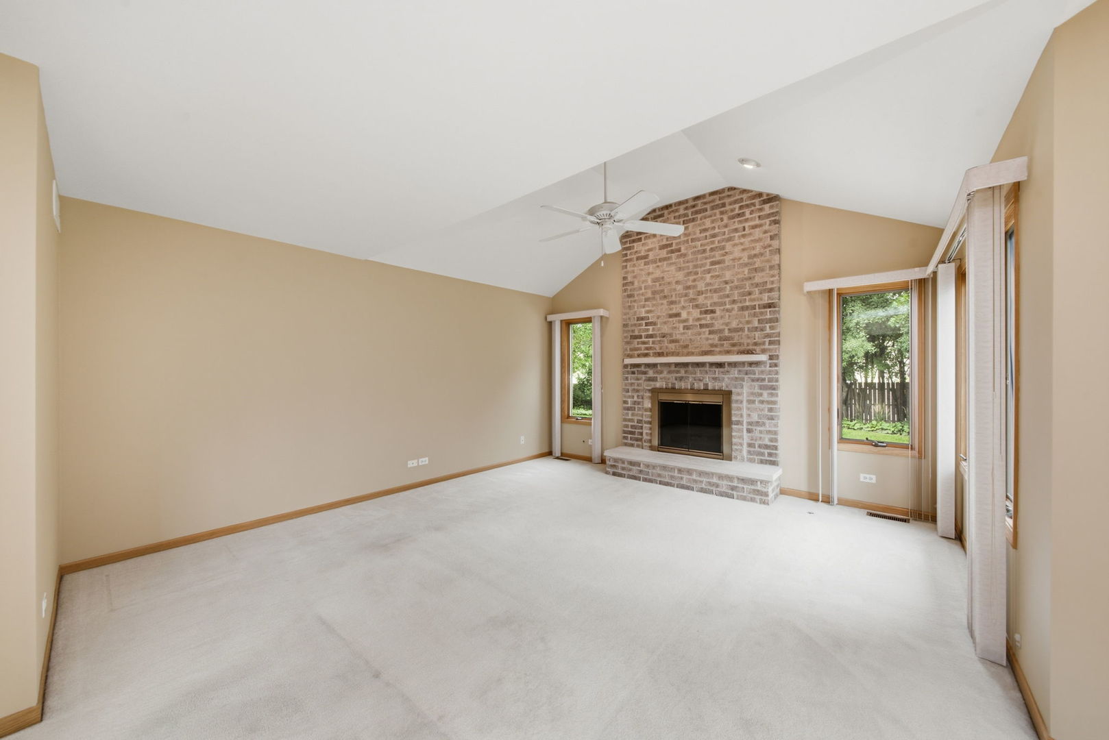 2218 Tamarack Drive Property Photo 5