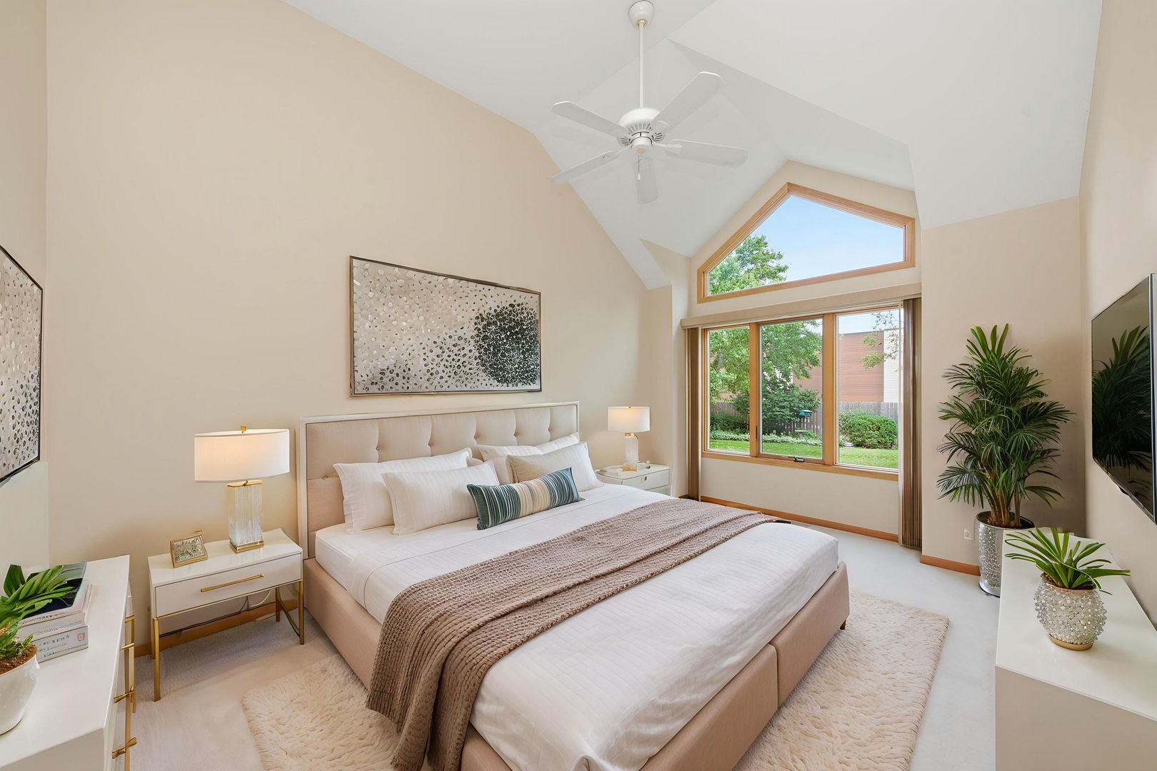 2218 Tamarack Drive Property Photo 14