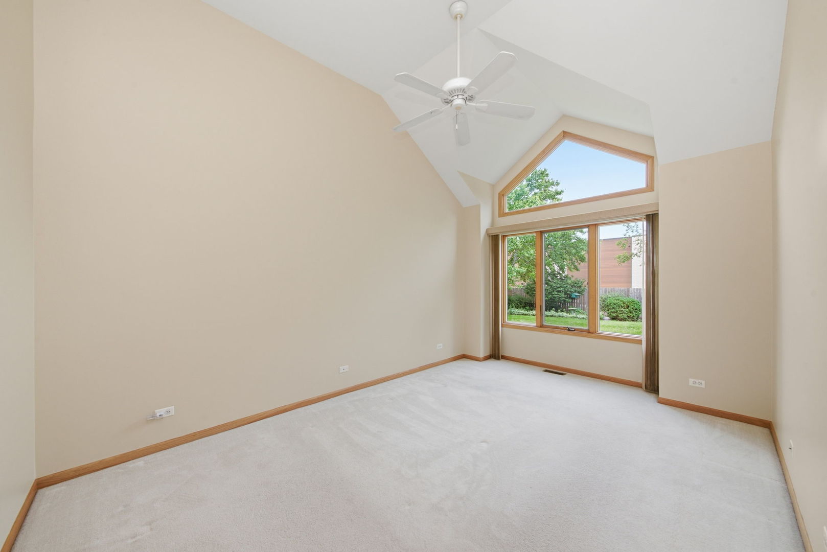 2218 Tamarack Drive Property Photo 15