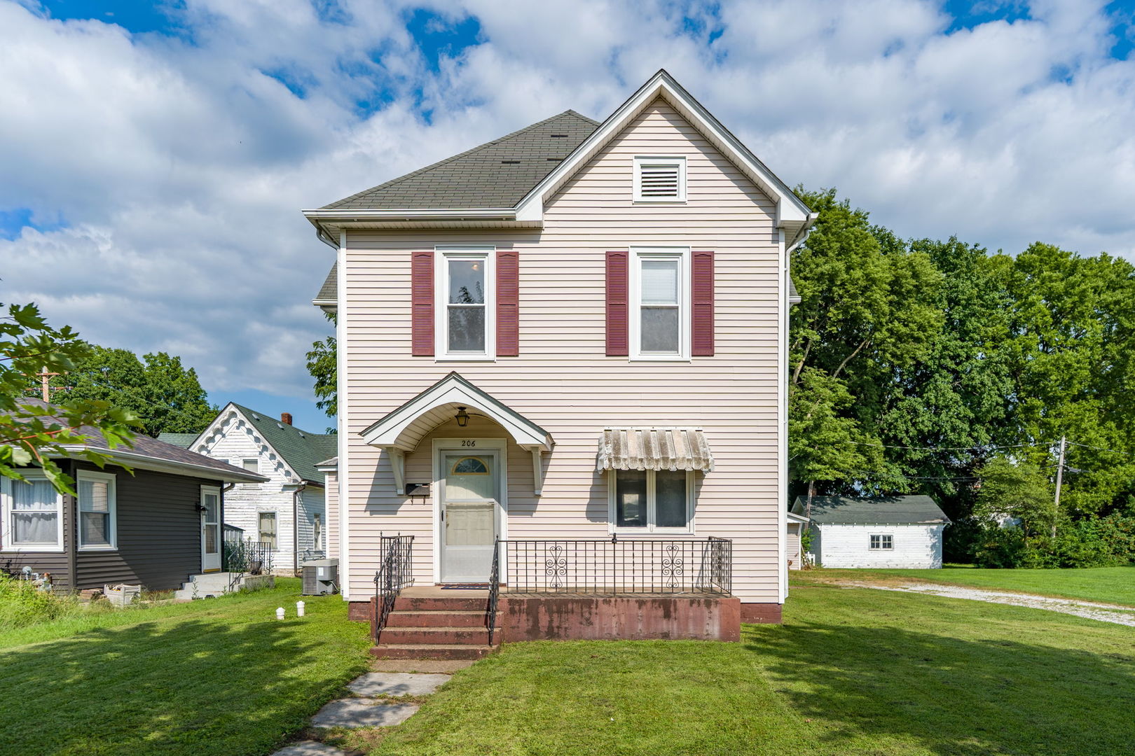 206 N College Avenue Property Photo 1