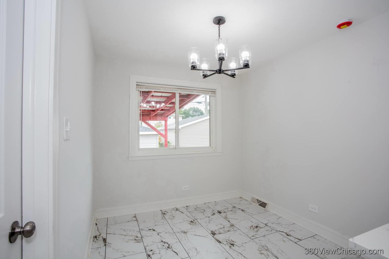 1037 W 103rd Street Property Photo 4