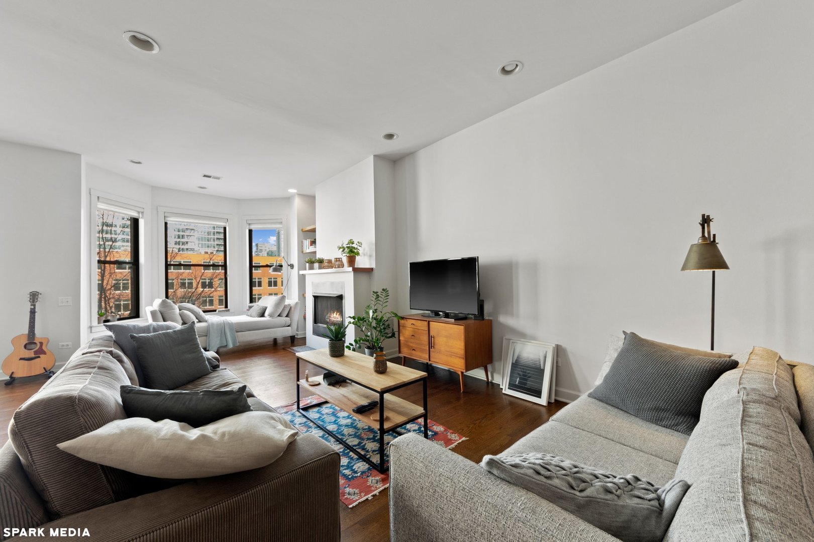 353 W Chicago Avenue 4e Property Photo 3