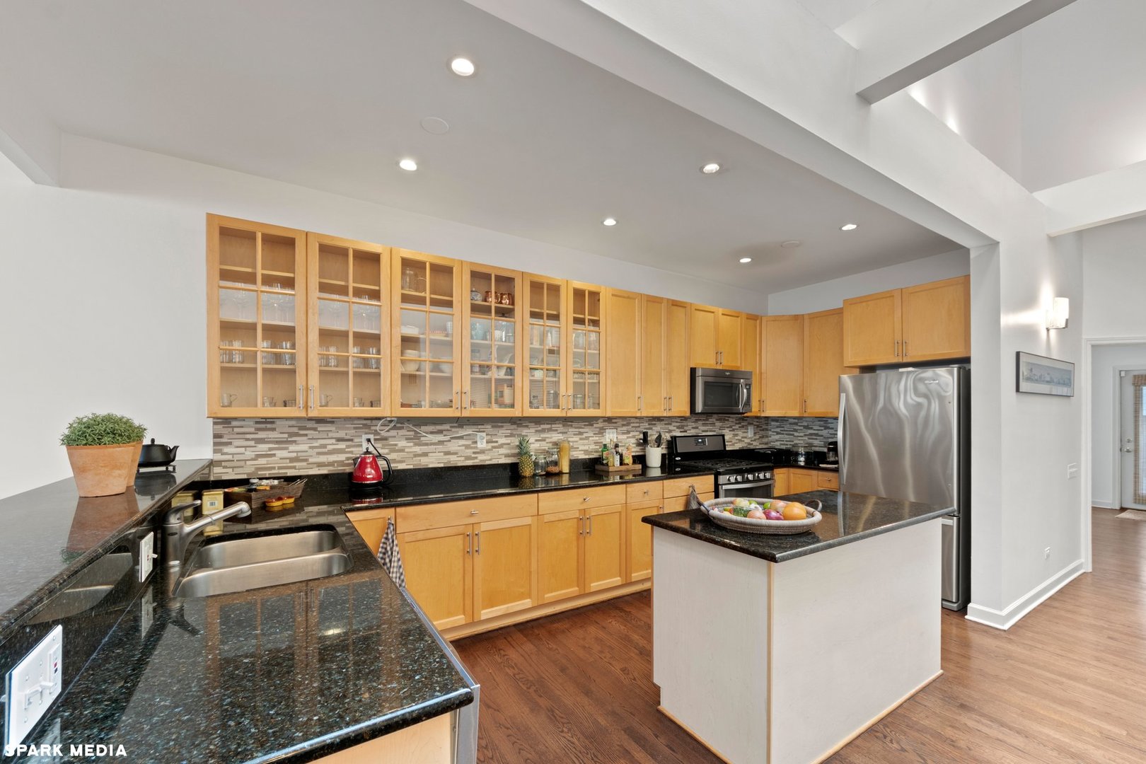 353 W Chicago Avenue 4e Property Photo 4