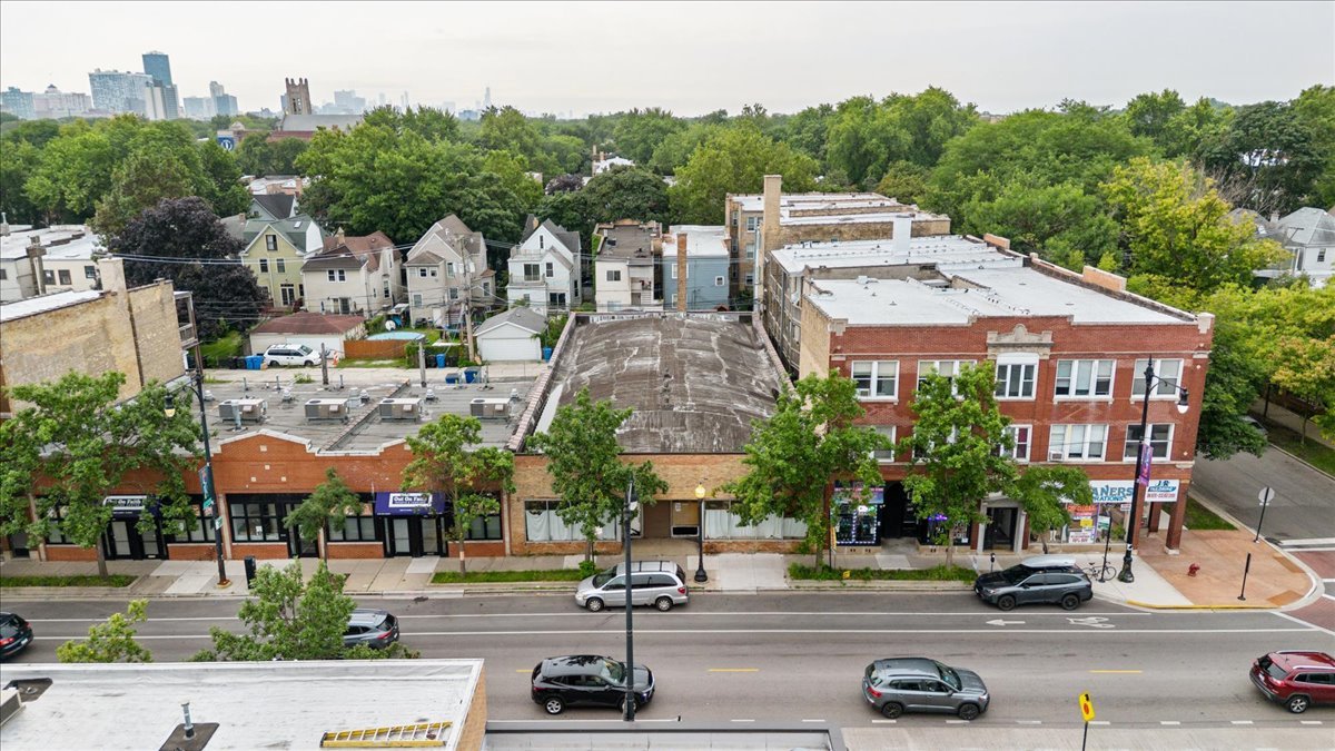 1449 W Devon Avenue Property Photo 4