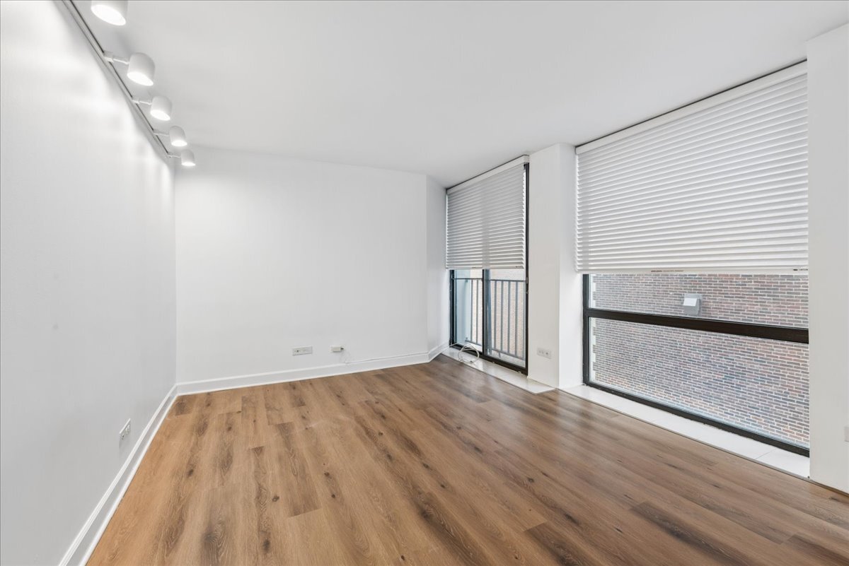 345 W Fullerton Parkway 1008 Property Photo 11