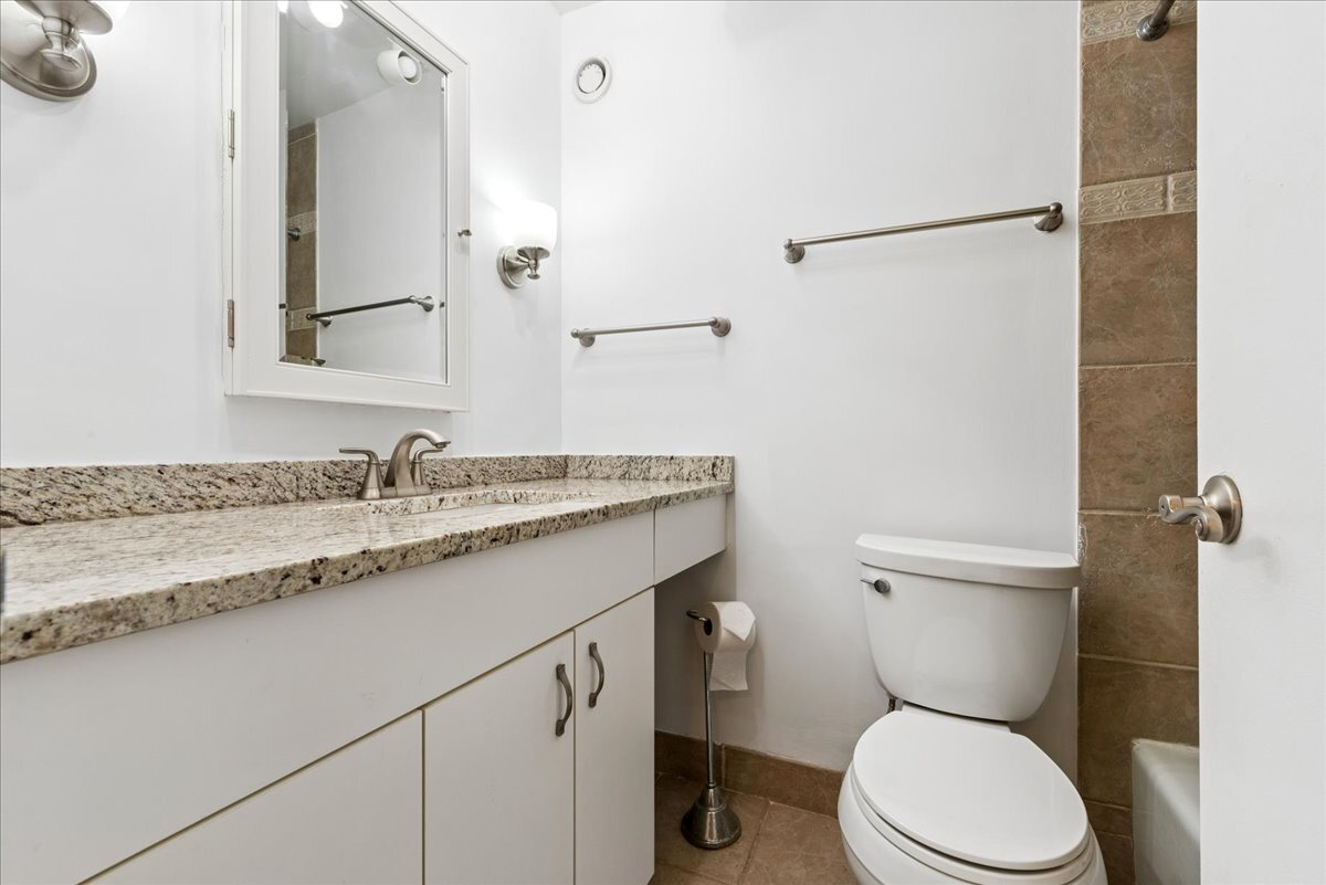 345 W Fullerton Parkway 1008 Property Photo 13