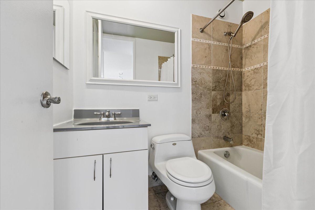 345 W Fullerton Parkway 1008 Property Photo 15