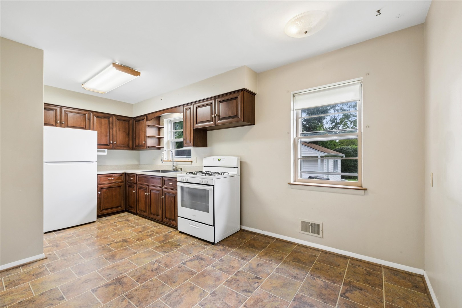 805 N Mitchell Avenue Property Photo 9