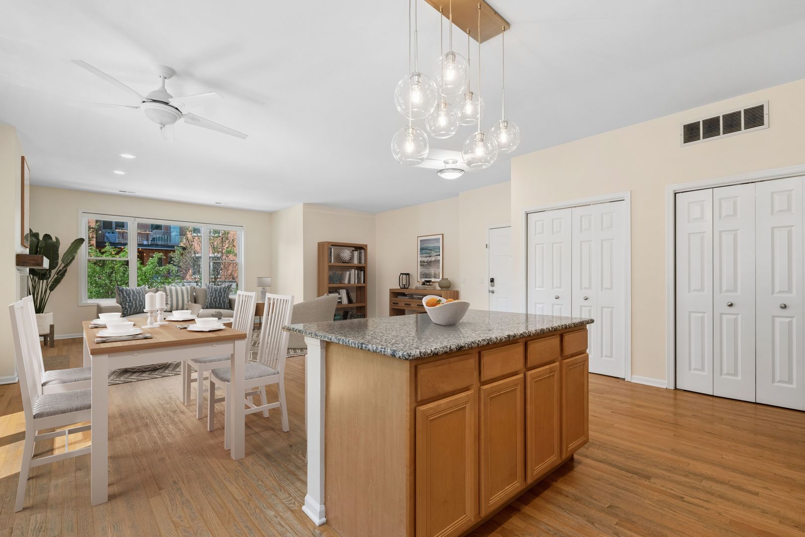 4149 N Kenmore Avenue 2s Property Photo 6