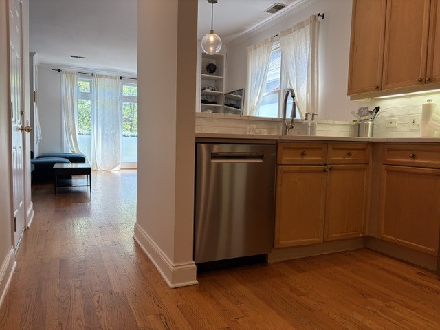 1518 N Sedgwick Street B Property Photo 9
