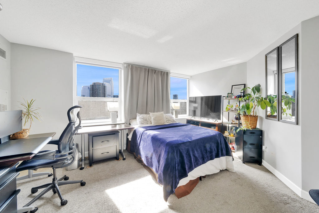 545 N Dearborn Street 2510 Property Photo 10